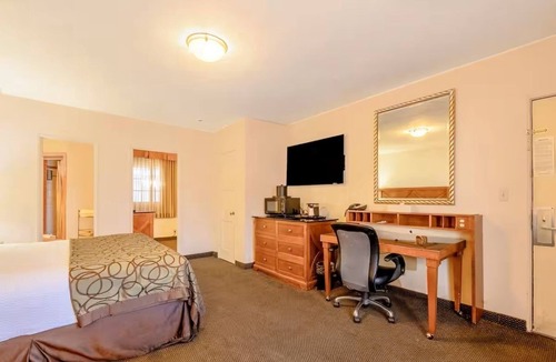 Yuma Townsite Hotel | Executive Suite Stay | Near Historic Downtown Yuma | Gym & Outdoor Pool
