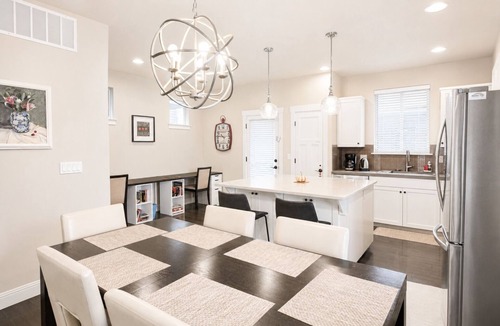 Cedar Hills House | Executive Vacation Home Across Nike HQ/VillaSports Gym/Spa, Business or Family
