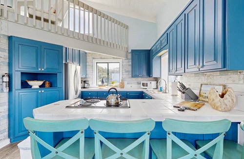 Fort Bragg House | Expansive Oceanfront Escape - Hot Tub, Grill, Yard
