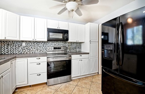Vista House | Expansive private house, ample parking-salt water pool, 8mile to beach, sleep 20