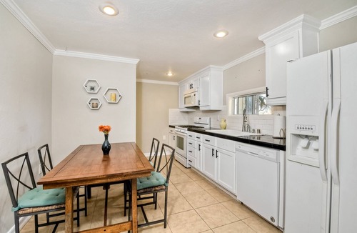 Vista House | Expansive private house, ample parking-salt water pool, 8mile to beach, sleep 20
