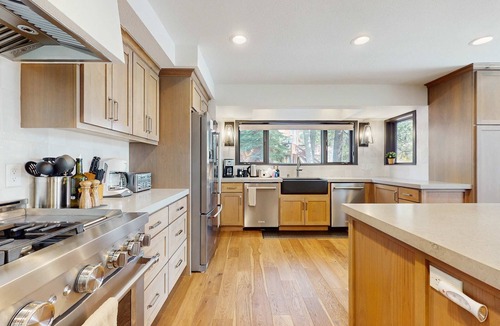 Truckee House | Expansive Tahoe home with hot tub, deck, sauna, game room and washer&dryer