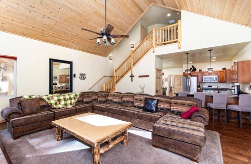 Williams Cabin | Experience Luxury near Williams & Grand Canyon: Your Cool Mountain Getaway!