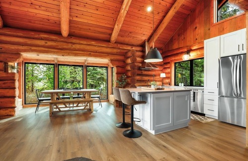 Oregon City Cabin | Experience the PNW in our newly remodeled Log Cabin