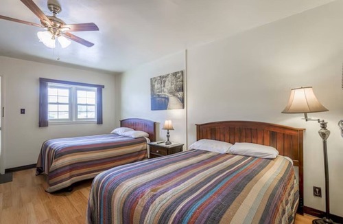 Short Creek Hotel | Explore Cadiz Attractions from This Double-Bed Room with Free Parking