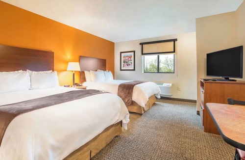 West Valley City Hotel | Explore Salt Lake/West Valley City – Room with Full Kitchen and Pet Friendly!