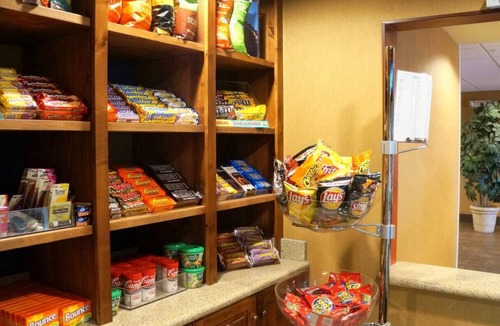 Kingman Hotel | Explore the Grand Canyon: Kingman Suite w/2 Beds | Indoor Pool & Near Downtown