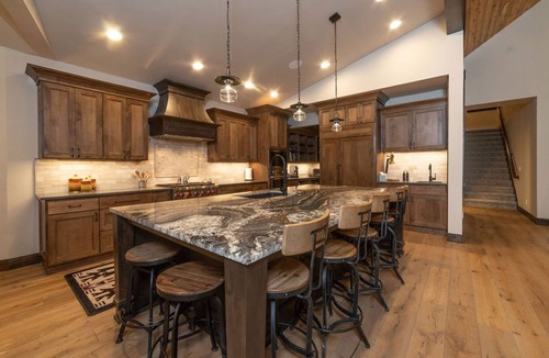 Powell Butte House | Exquisite Luxury Home with Panoramic Mountain Views & First-Class Amenities