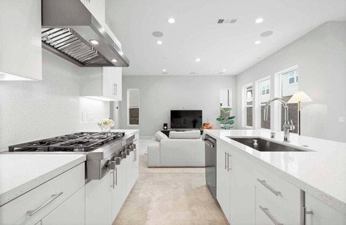 Lake Forest House | Exquisite Retreat on Pin Ln #41790