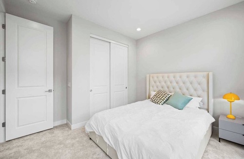 Lake Forest House | Exquisite Retreat on Pin Ln #41790
