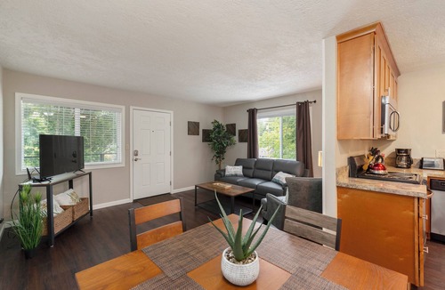 McMinnville Apartment | Extended Stay 1BR Apt Steps to Wine-Dine-Pubs + Dog Friendly #3
