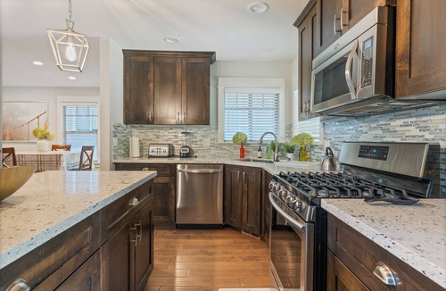 Bull Mountain House | Extended Stay l Single Family 5 Bed 3 Bath Fenced Yard, EV Charge l Pets Welcome