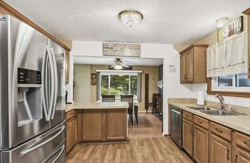 North Royalton House | Extremely Convenient & Peaceful Country House with AC on 2 Acres