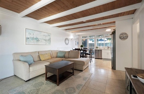Village of La Jolla Cottage | Fabulous 2-bedroom cottage with AC in La Jolla