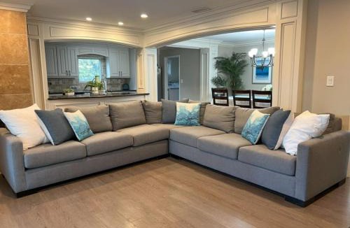 Orange House | Fabulous 6 bedroom (3 master suites), 4 bath pool w/Jacuzzi home
