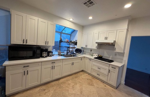 Fontana House | Fabulous 6-bedroom house in Fontana