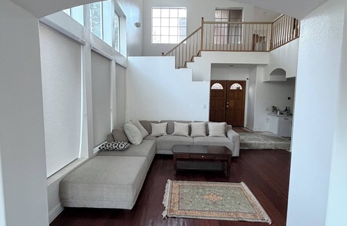 Fontana House | Fabulous 6-bedroom house in Fontana