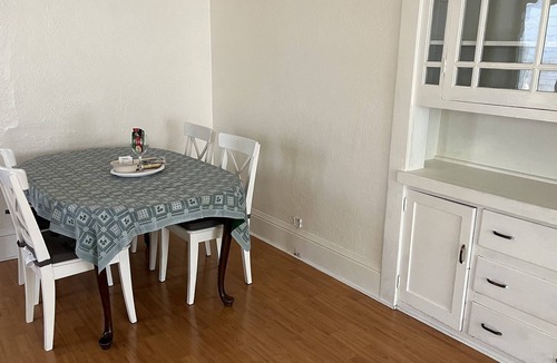 Laurel House | Fabulous and easy commute for group 6br4ba 3Houses w free parking =1price