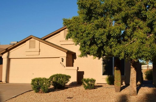Peacock Village House | Fabulous Home & Perfect Location - Brand New Decor & Professionally Designed