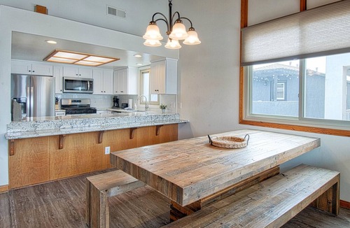 West Newport Condo | Fabulous upper unit on a fabulous street just one house from the beach!