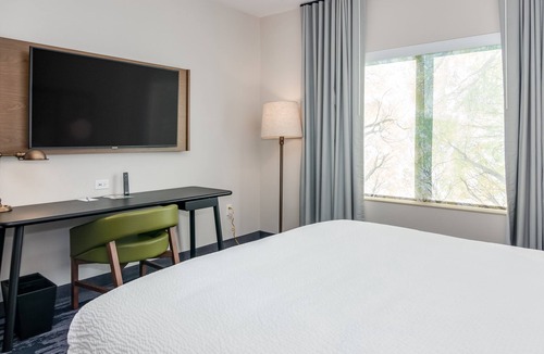 Alviso Hotel | Fairfield Inn & Suites - King