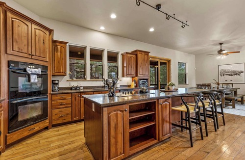 Ponderosa Trails Cabin | Fam-Friendly Cabin | AC | Hottub | Game room | Fun