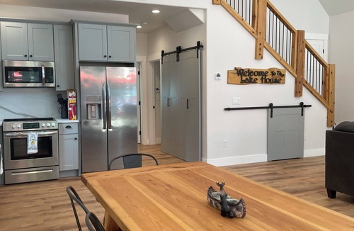 Lake Almanor Country Club House | Family Lake House Steps from Rec 1 with Beach and Lake Access