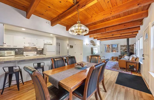 Pla-Vada Woodlands Cabin | Family Cabin 5 Min to Sugar Bowl Donner Summit