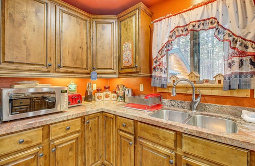 Heber Cabin | Family-Friendly Cabin w/Fire Pit in Forest Lakes