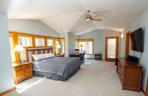 Sunriver House | Family Friendly, 2-Level, Huge Primary Suite - Aspen 2