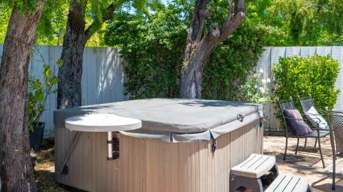 San Rafael House | Family Friendly 3bed ,2bath Pool, Hot-tub, Cold Plunge, Sleeps 8