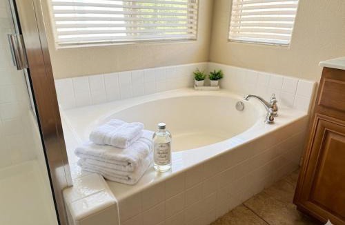 Enterprise House | Family Friendly 3BR w Game Lounge & Garage 10 Min to Strip