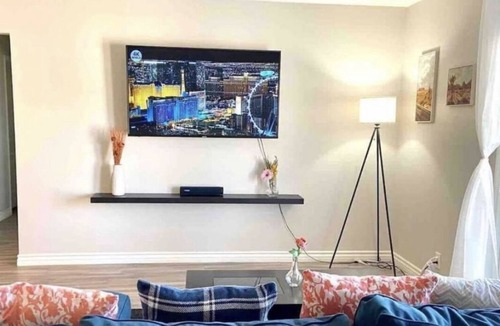 Rancho Oakey House | Family friendly! Arcade games & Hot tub!