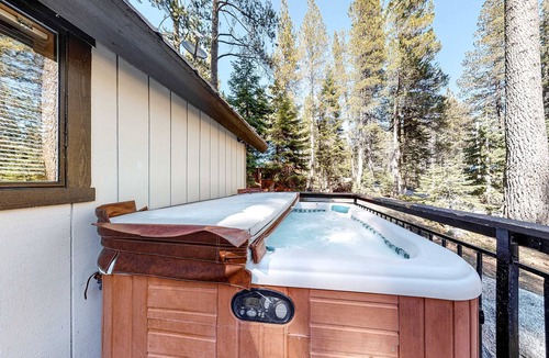Pla-Vada Woodlands House | Family friendly Cabin with a Private Hot Tub & Private Grill