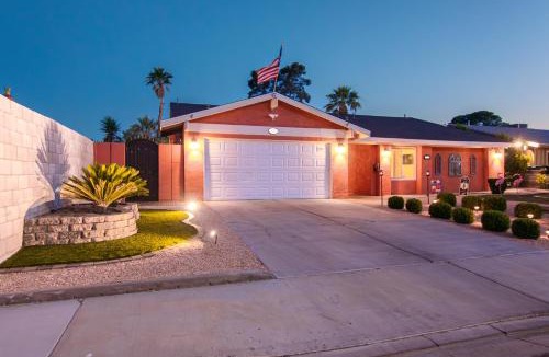 Winchester House | Family Friendly Close of Strip Hot Tub and Driveway