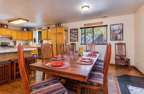 Glencoe Cabin | Family-Friendly Forest Cabin-Sleeps 20-3 Levels of Fun w/Arcade & Pool Table