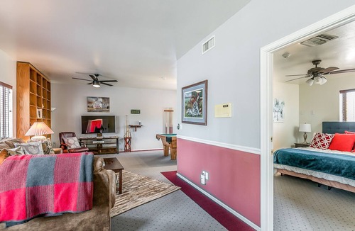 Paradise Valley Village House | Family Friendly Guesthouse/Entertainment Patio/Sportscourt and Hiking