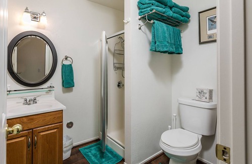 Paradise Valley Village House | Family Friendly Guesthouse/Entertainment Patio/Sportscourt and Hiking
