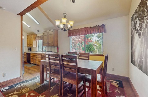 Sierra Cedars House | Family-friendly mountain retreat w/large wood deck, gas grill, fireplace