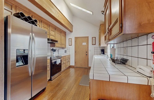 Sierra Cedars House | Family-friendly mountain retreat w/large wood deck, gas grill, fireplace
