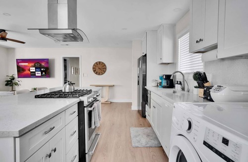 Southwest Anaheim House | Family Friendly Retreat, 10 minutes to Disney & Convention Center