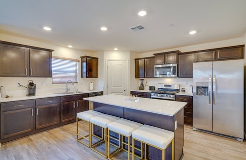 Riverbank Apartment | Family-Friendly Riverbank Retreat: Close to Parks!