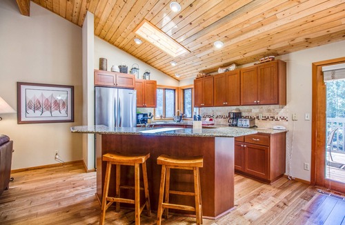 Sunriver House | Family-Friendly Sunriver Retreat with Hot Tub and Bikes - DIAM04