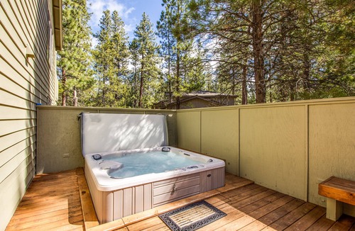 Sunriver House | Family-Friendly Sunriver Retreat with Hot Tub and Bikes - DIAM04