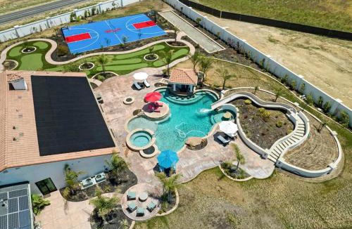 Tracy House | Family-Friendly Vacation Home with Pool, Sports Courts & Event Space near Tracy Sky-Dive Center – Tracy, California