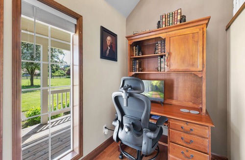Estacada House | Family & Friends! Big comfy home w/indoor jet tub, huge private deck w/ping pong