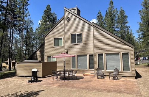 Sunriver House | Family fun for all ages. Hot Tub, Bikes, Arcade, Private, Pets ok, SHARC, AC.