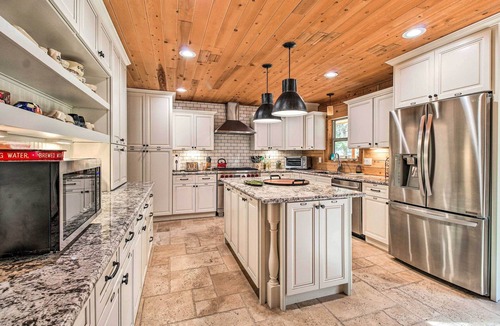Heber Cabin | Family Game Room: Spacious Overgaard Cabin