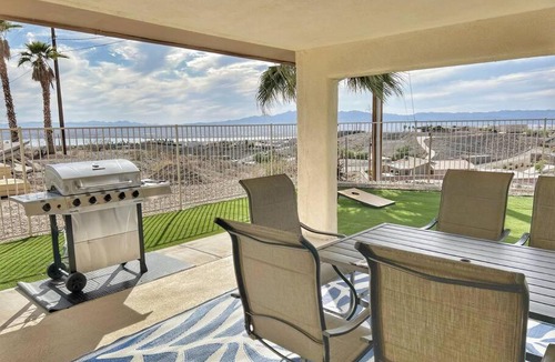 Lake Havasu City House | Family Home! VIEWS - Pool - Pool Table - Boat Garage - Sleep 16 - Fire Pit