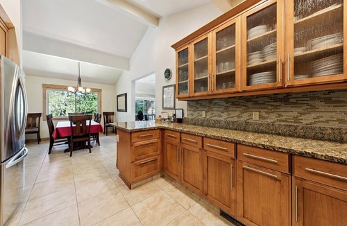 Highland Woods House | Family Home with Pool Table, Upgraded Kitchen -Minutes to Beach - Midtown Location